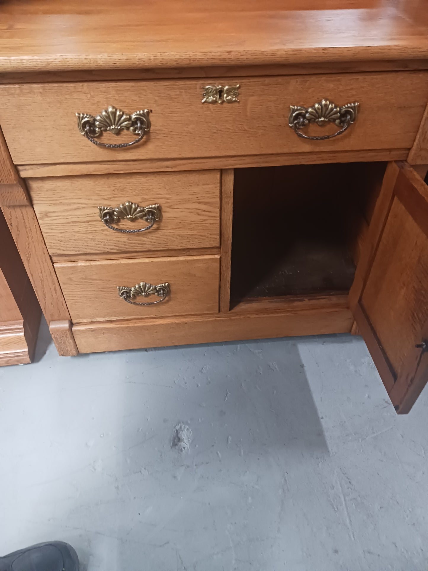 Oak Washstand W/Towel Bar