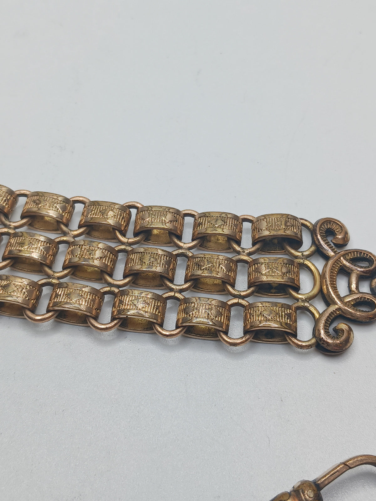 Antique,  Chain & Seal (GRB)