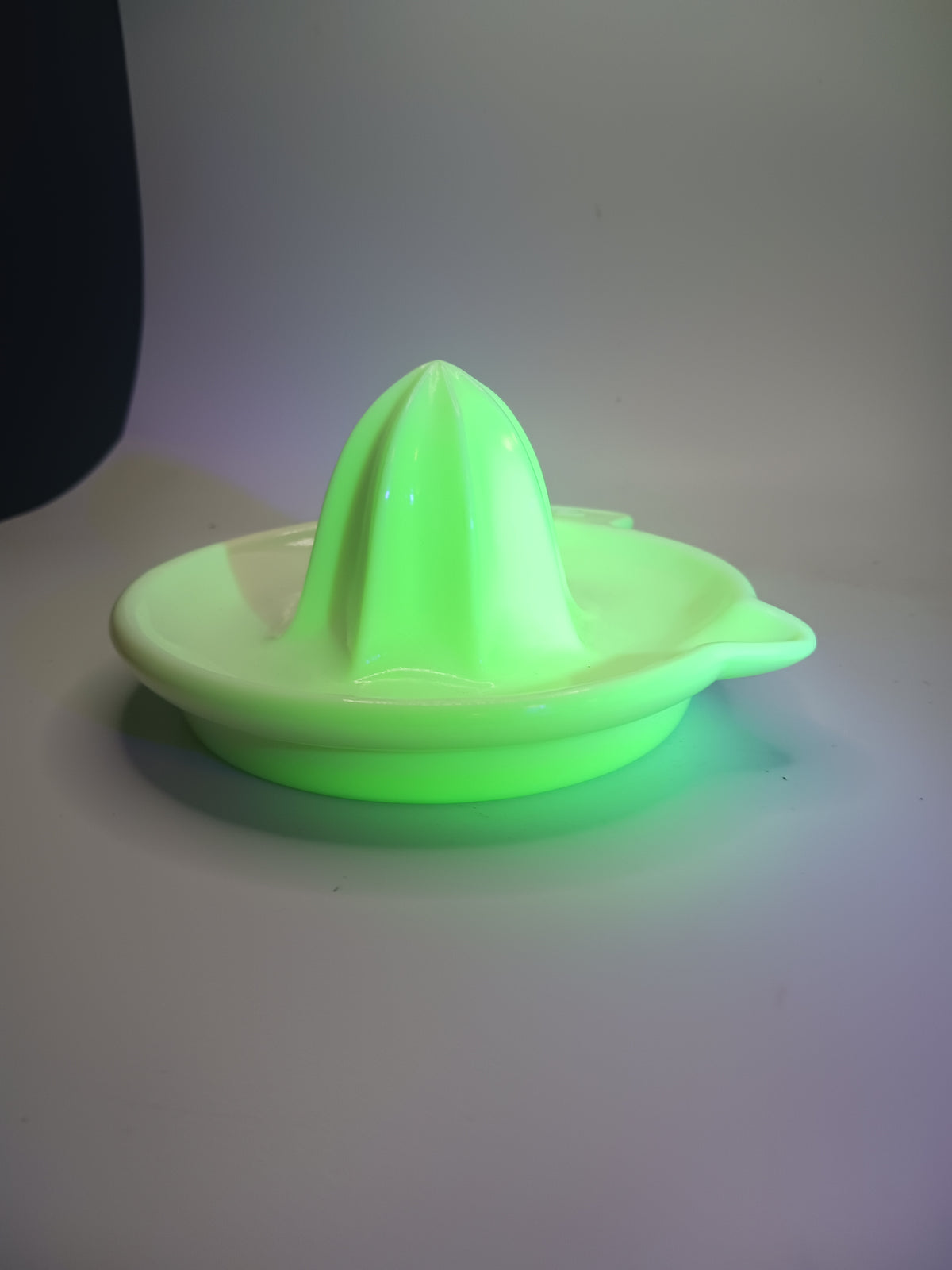 UV Milk Glass Citrus Reamer